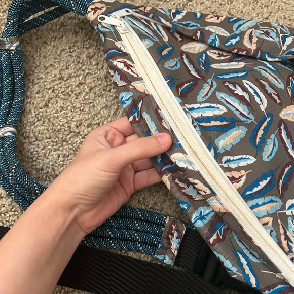 KAVU Paxton Pack Rope Sling Crossbody Bag Fine Feathers Blue Travel Outdoor Zip - Picture 7 of 13